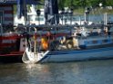 Motor Segelboot mit Motorschaden trieb gegen Alte Liebe bei Koeln Rodenkirchen P114